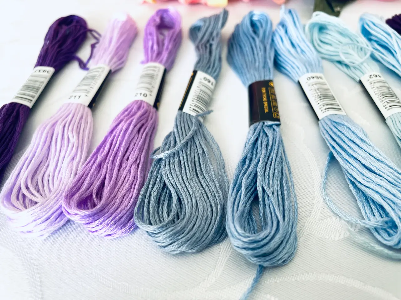 Billede 2 - Broderigarn blandet