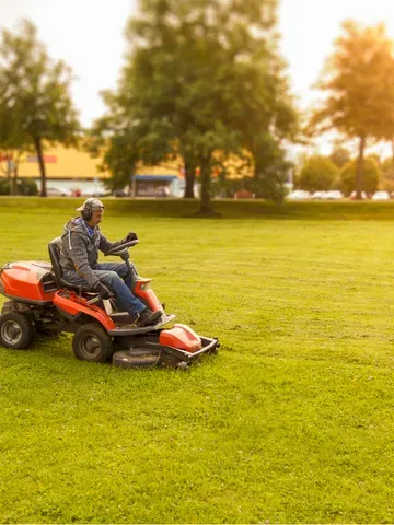 Havetraktor – Den ultimative guide til valg, brug og vedligeholdelse