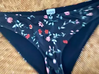 Ganni bikini underdel M