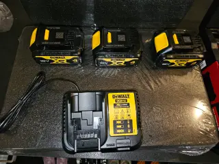 DEWALT 4 AMPERE 3 STK BATTERI OG LADER