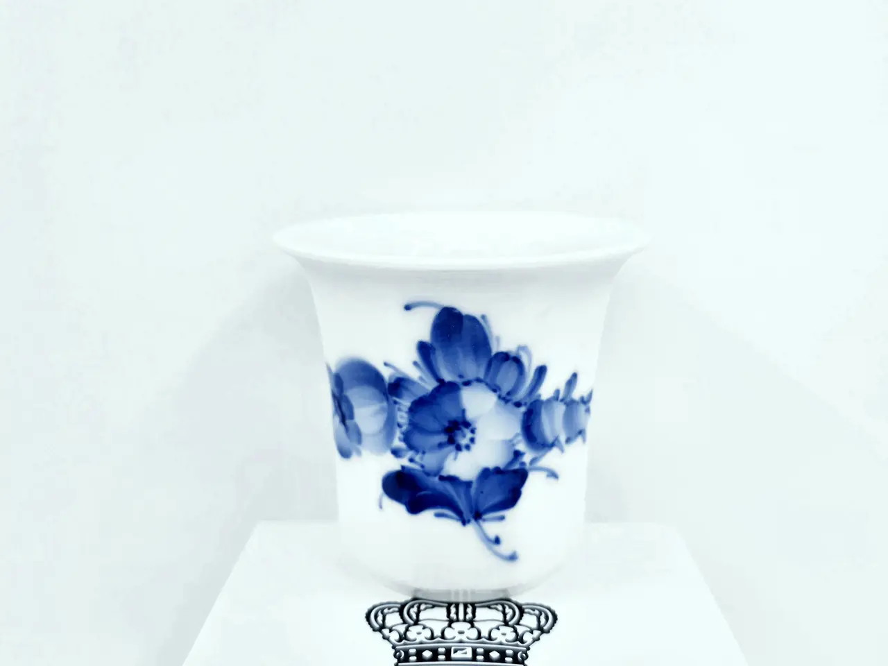 Billede 1 - Blå Blomst Kantet Vase nr. 10-8618. sortering 2