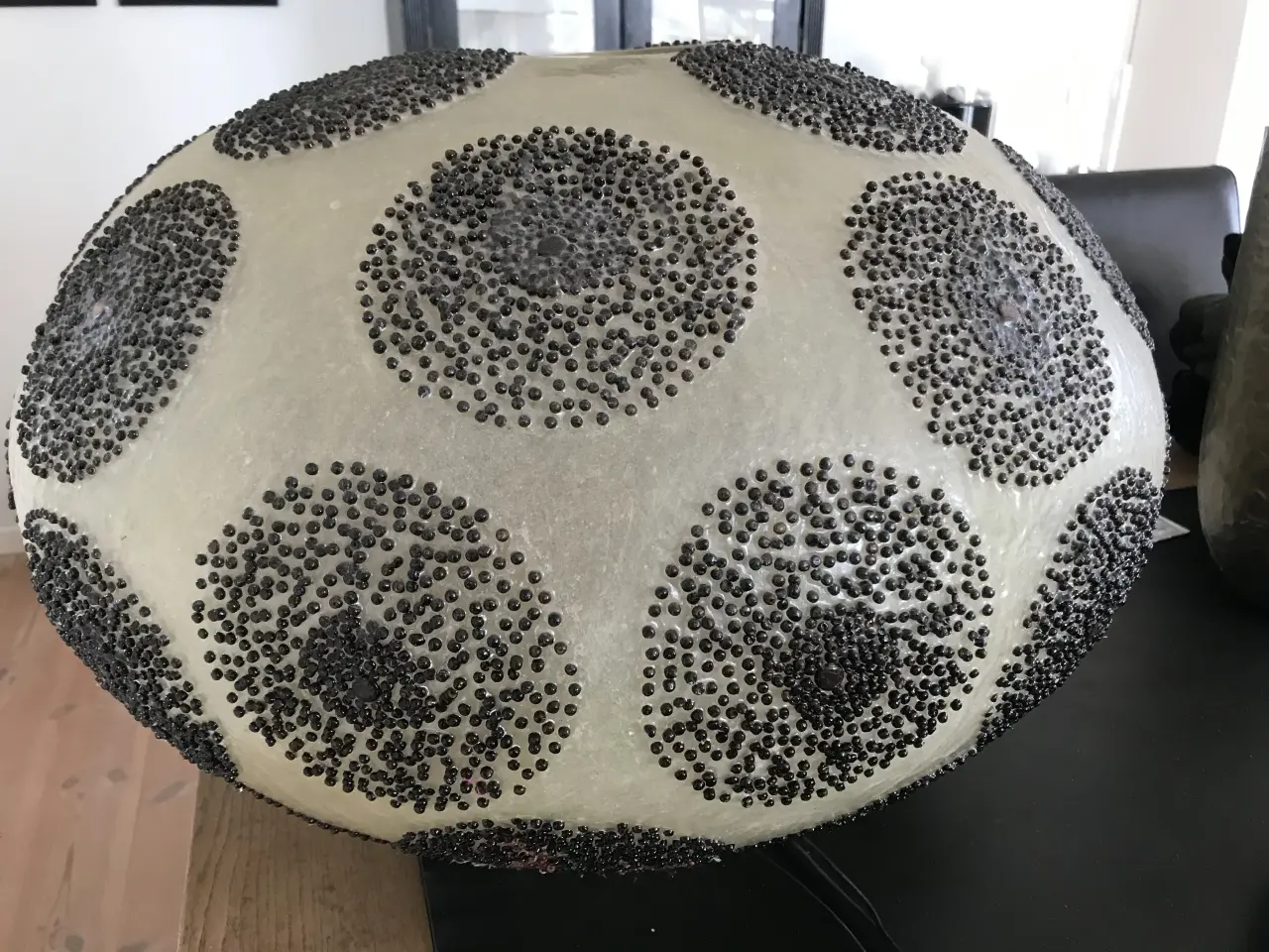 Billede 1 - Flot gulvlampe med dekorative perledetaljer.
