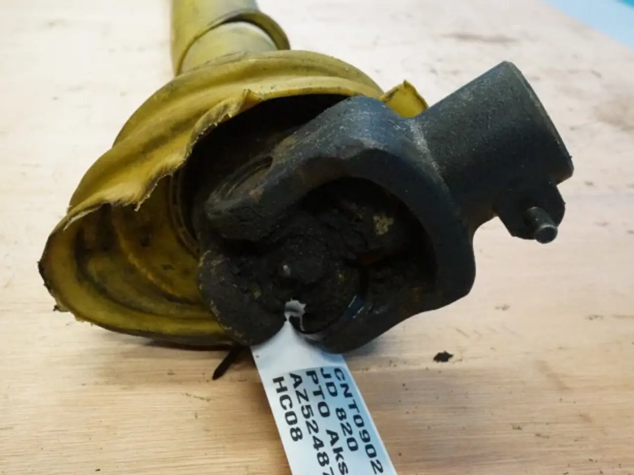 Billede 10 - John Deere 820 PTO Aksel AZ52487