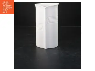 Hvid vase fra Soholm (str. 19,5x10x8 cm)