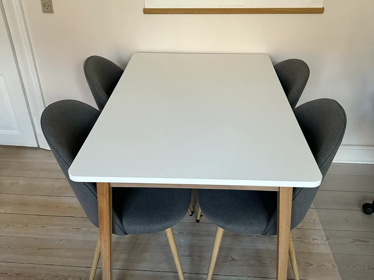 Billede 3 - Spisebord med stole