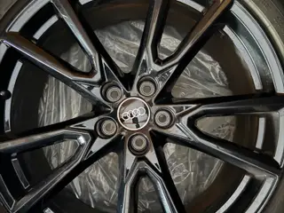 Sorte originale 20" Audi aluminiumsfælge 10 eger