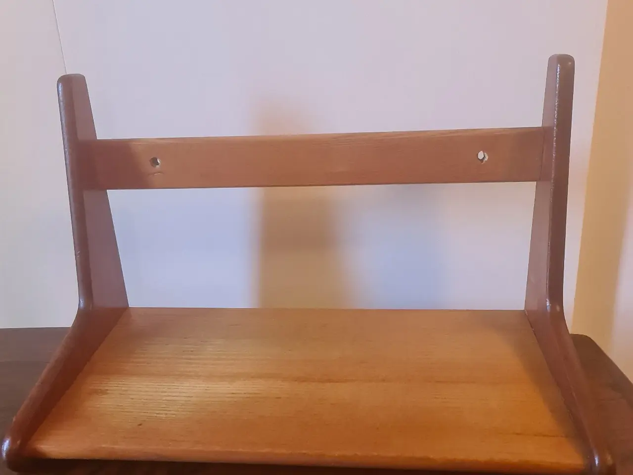 Billede 1 - Retro væghylde i teak/træ – stil med Hans J. Wegne