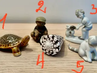 Miniature ældre figurer og konkylie sælges