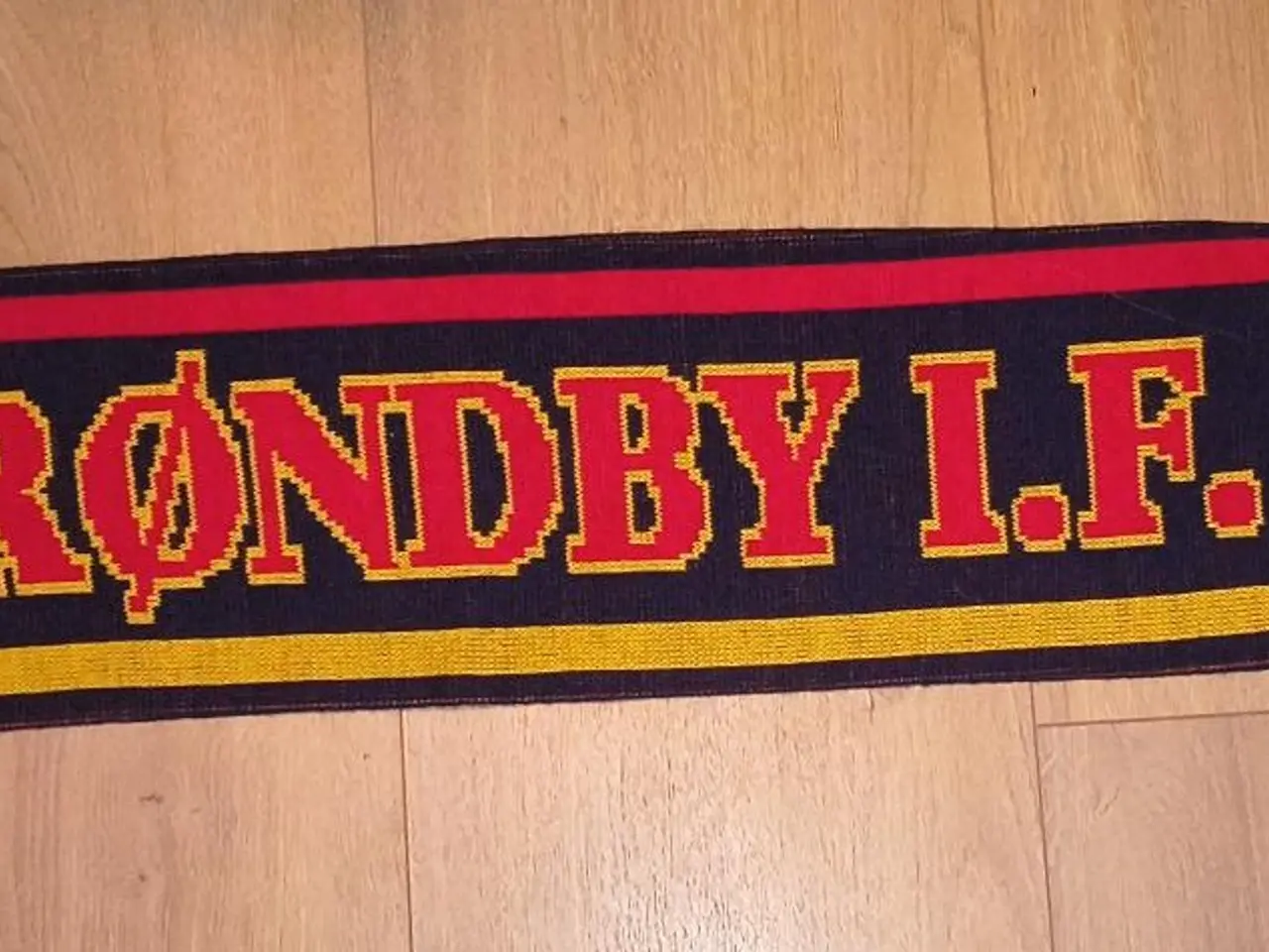 Billede 1 - BRØNDBY IF RETRO HALSTØRKLÆDE, 145 CM