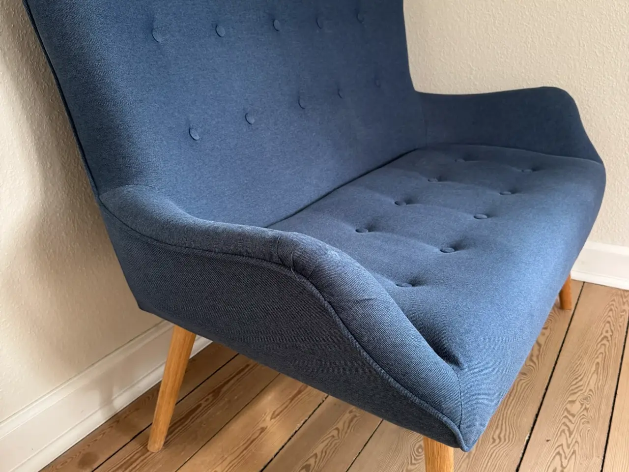 Billede 2 - 2 Pers. Sofa, lænestol og 2 skamler 