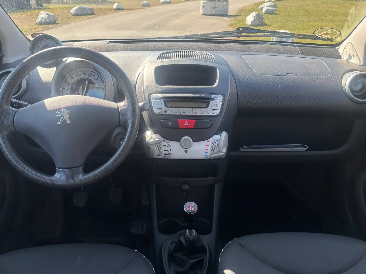 Billede 9 - Sort Peugeot 107 fra 2012