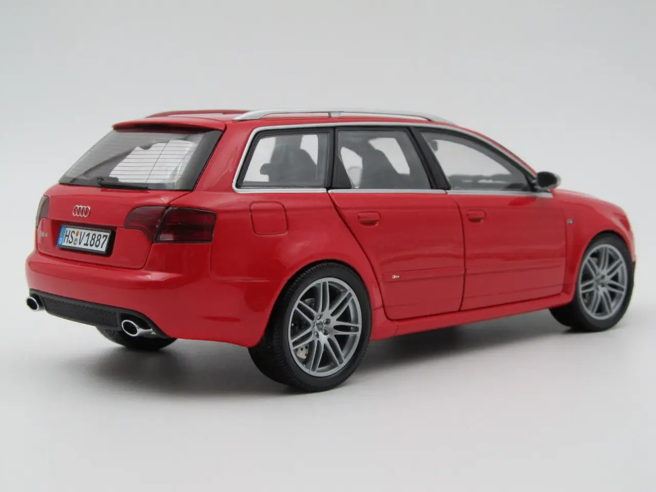 Billede 4 - 2006 Audi RS4 Avant B7 MINICHAMPS - 1:18