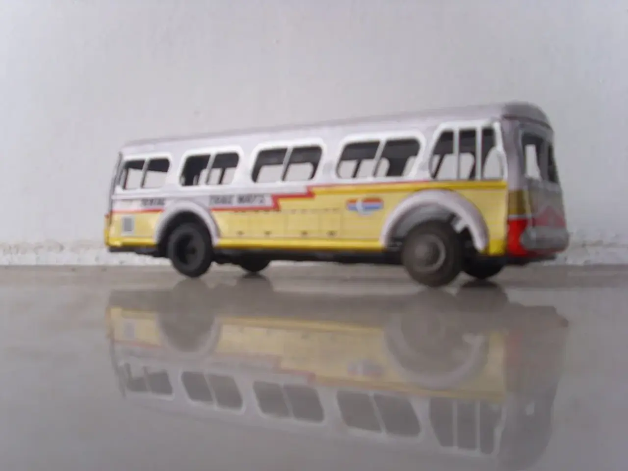 Billede 1 - Bus af metal/blik