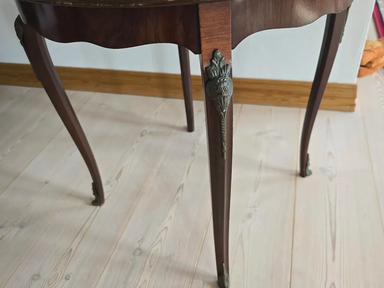 Billede 3 - Smukt sidebord Rokoko stil,