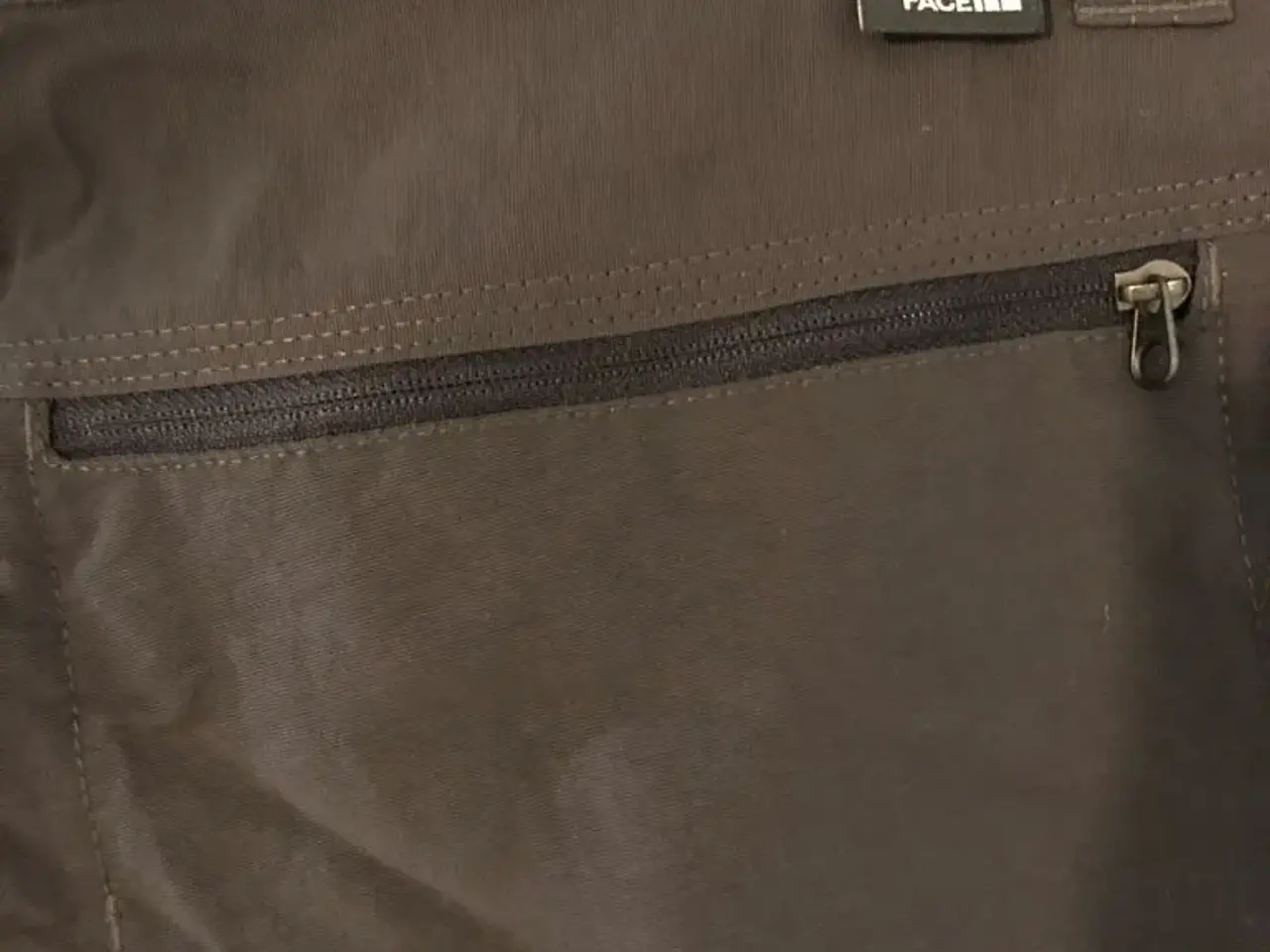 Billede 4 - Her sælge et stykke shorts