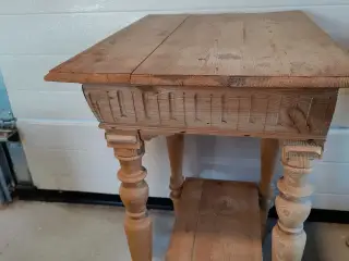 Tobaksbord med drejede ben