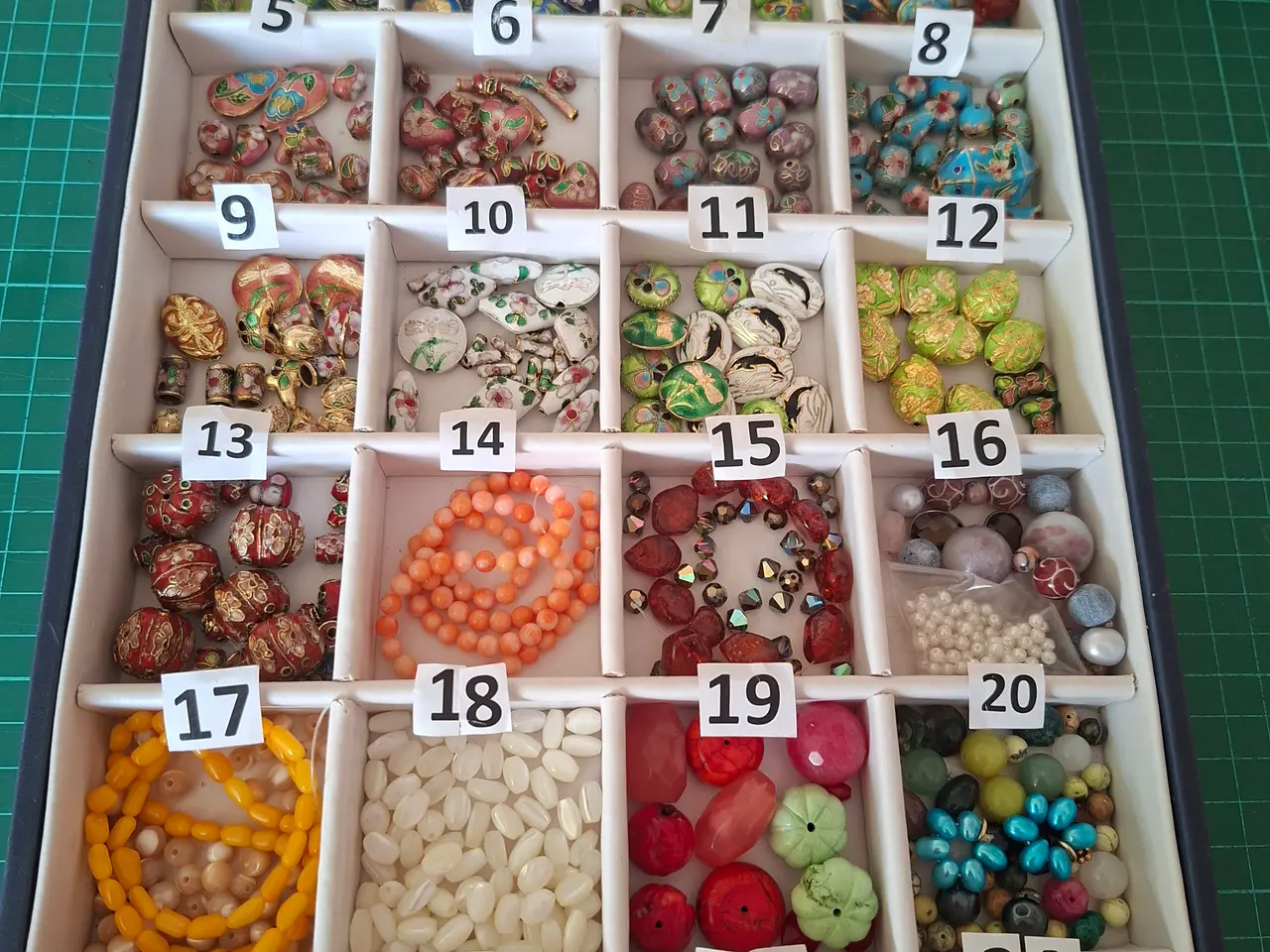 Billede 4 - Diverse Cloisonné perler+ andre perler sælges