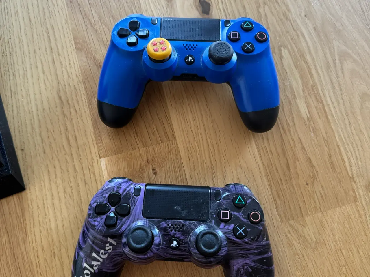 Billede 4 - PlayStation 4 med 2 originale controllere + 3 spil