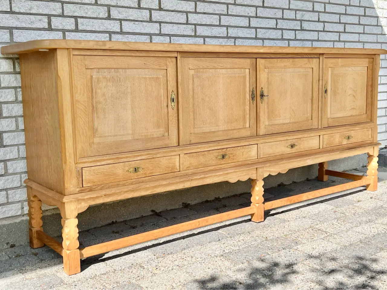 Billede 3 - Lav skænk i eg – designklassiker af H. Kjærnulf