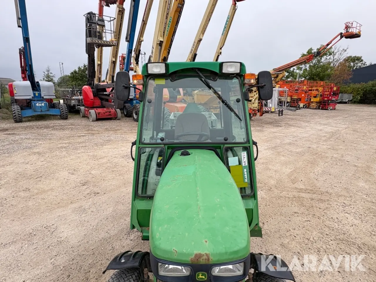 Billede 10 - Traktor John Deere 2320 med kost og spreder