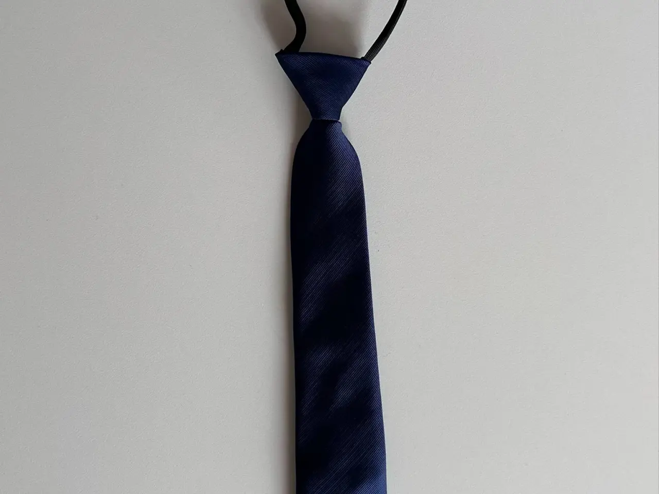 Billede 1 - H&M bundet slips til barn