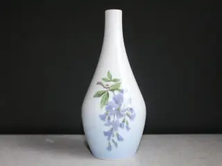 Vase med blåregn fra Bing og Grøndahl