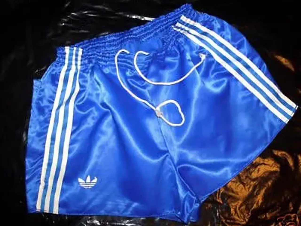 Billede 5 - Adidas og hummel nylon retro shorts købes