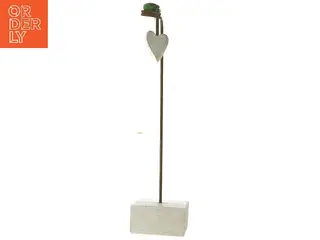 Dekorativ hvid hjertefigur på stander (str. 30 cm)