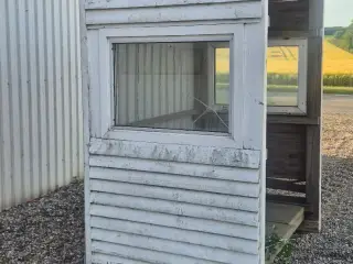Busskur, brændeskur etc.