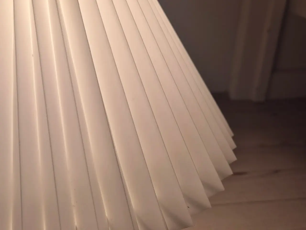 Billede 10 - Bordlampe i smukke, stærke farver