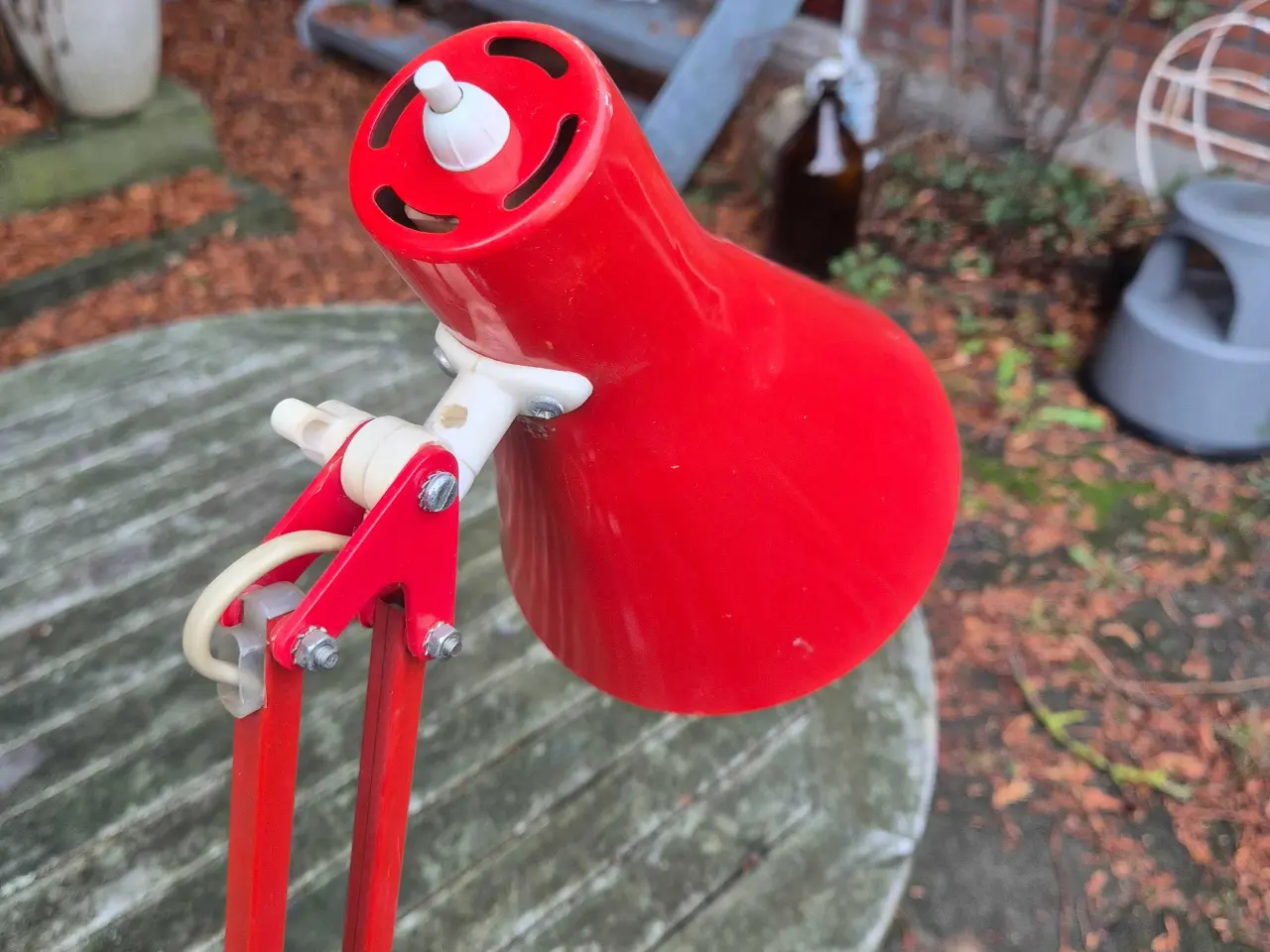 Billede 3 - Rød arkitektlampe med vægbeslag