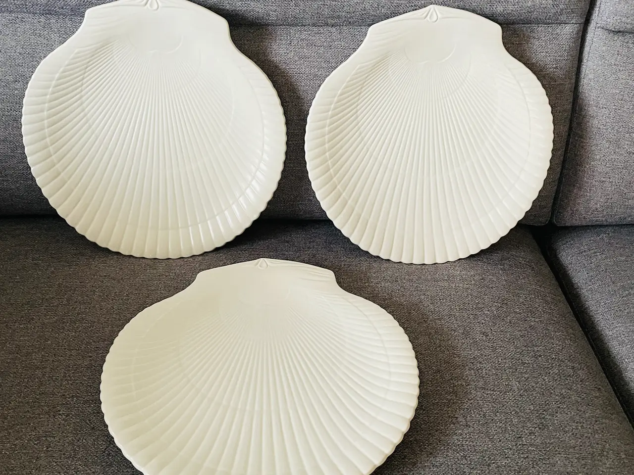 Billede 1 - 3 fine Wedgwood muslinge tallerkner. Pris pr. stk.
