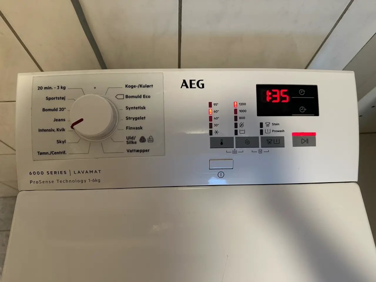 Billede 5 - Pladsbesparende topbetjent AEG vaskemaskine