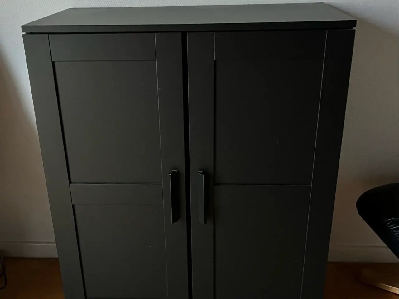 Billede 1 - IKEA BRIMNES skab med låger i sort