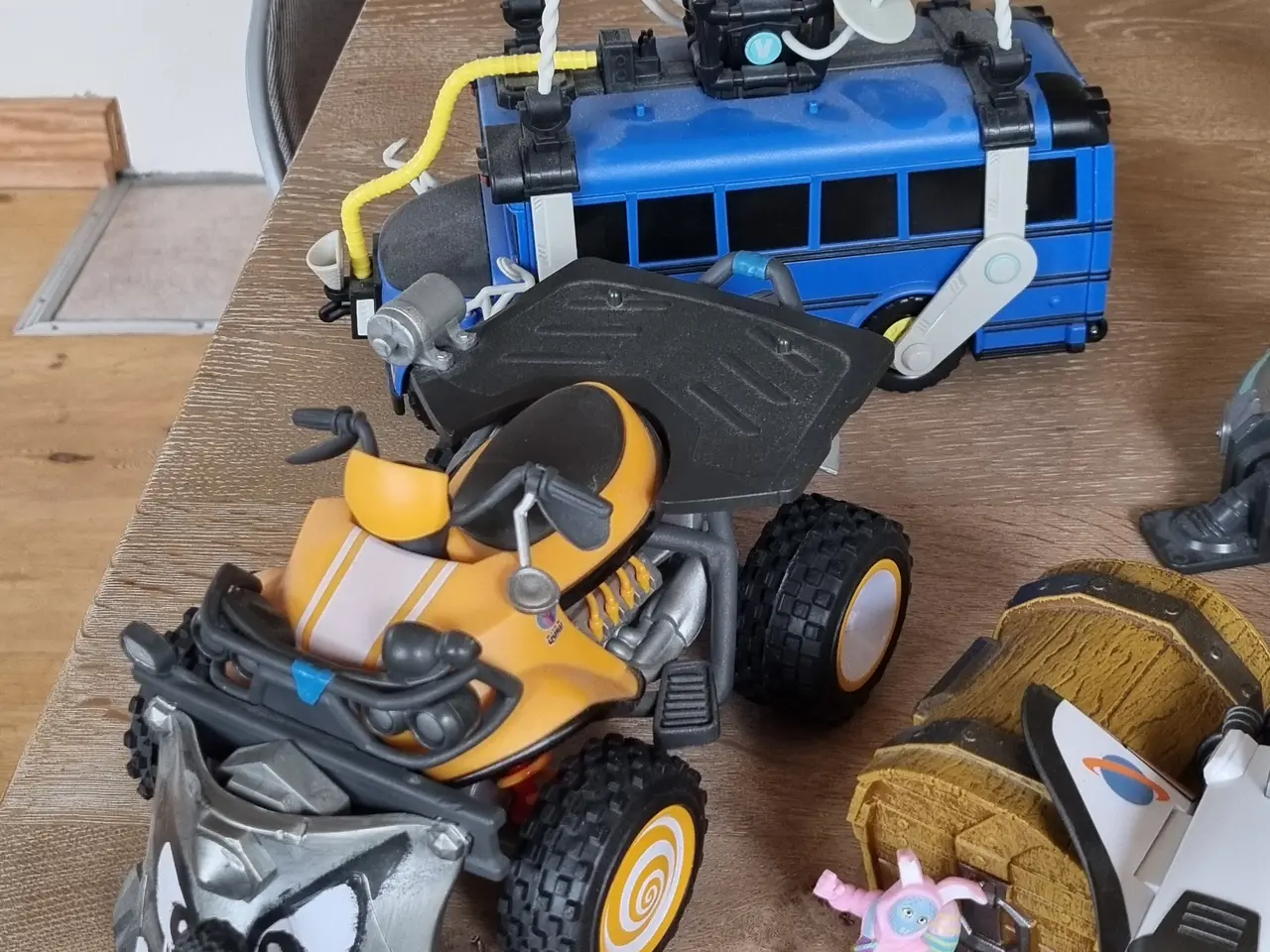 Billede 3 - Samling af Fortnite figurer og transportmidler