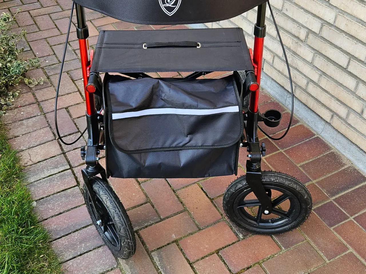 Billede 2 - Rolator med oppustelige hjul (cykelpumpe)