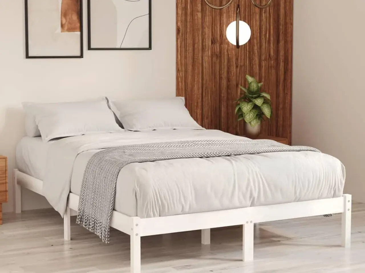 Billede 1 - Sengestel 180 x 200 cm i massivt fyrretræ - hvid