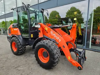Kubota R 090