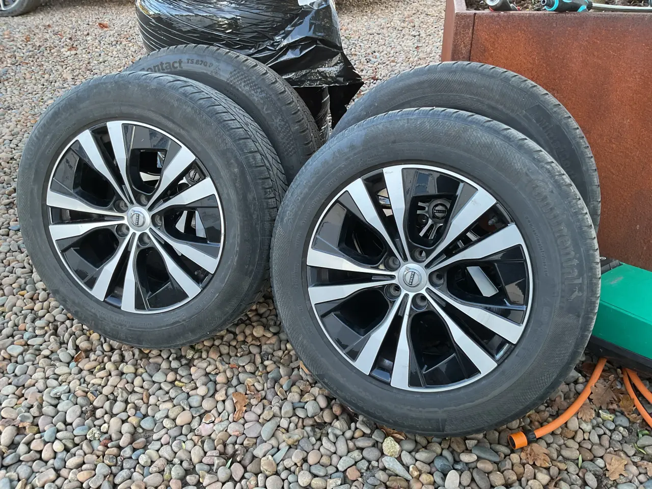 Billede 2 - Vinterdæk på originale Volvo alu fælge