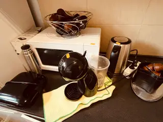 Køkkenpakke: Mikroovn, Kaffemaskine m.m.