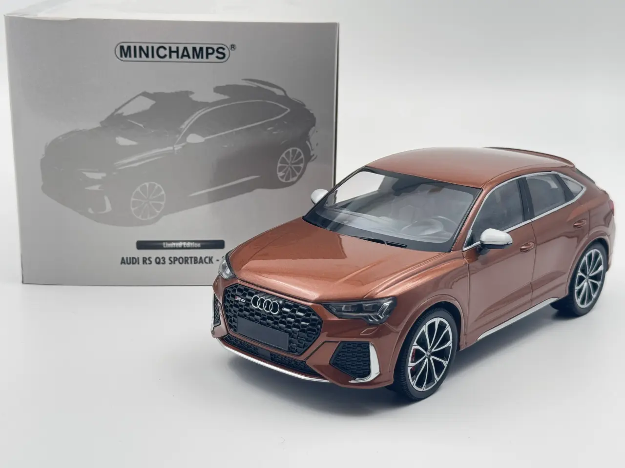 Billede 2 - 2019 Audi RSQ3 Sportback 1:18