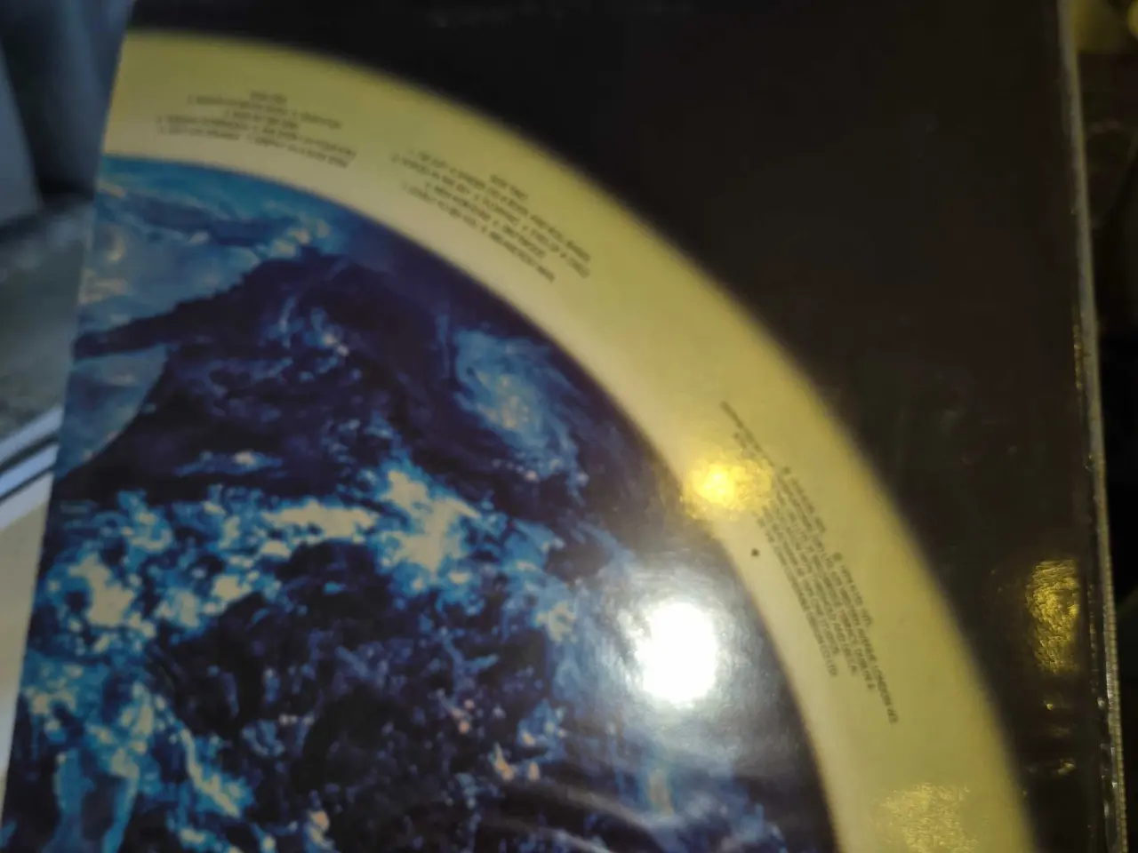 Billede 2 - Out of This World", af The Moody