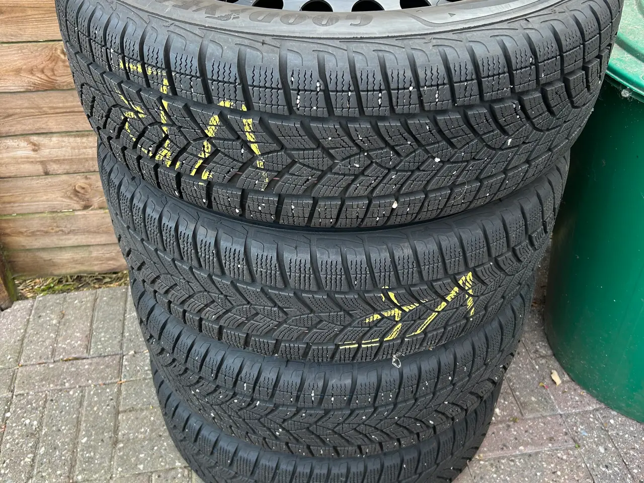 Billede 2 - Vinterdæk 215/65 R17 99V Original VW