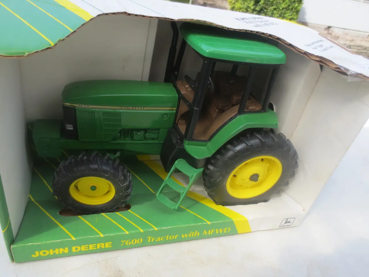 Billede 2 - 1 stk Modeltraktor John Deere 7600 