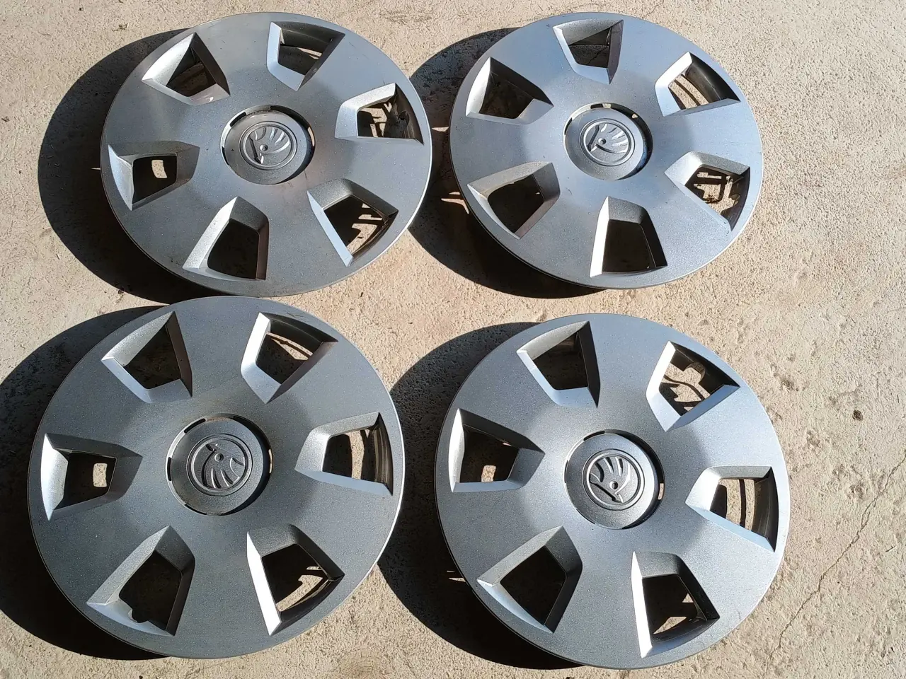 Billede 1 - Original 15" skoda hjulkapsler