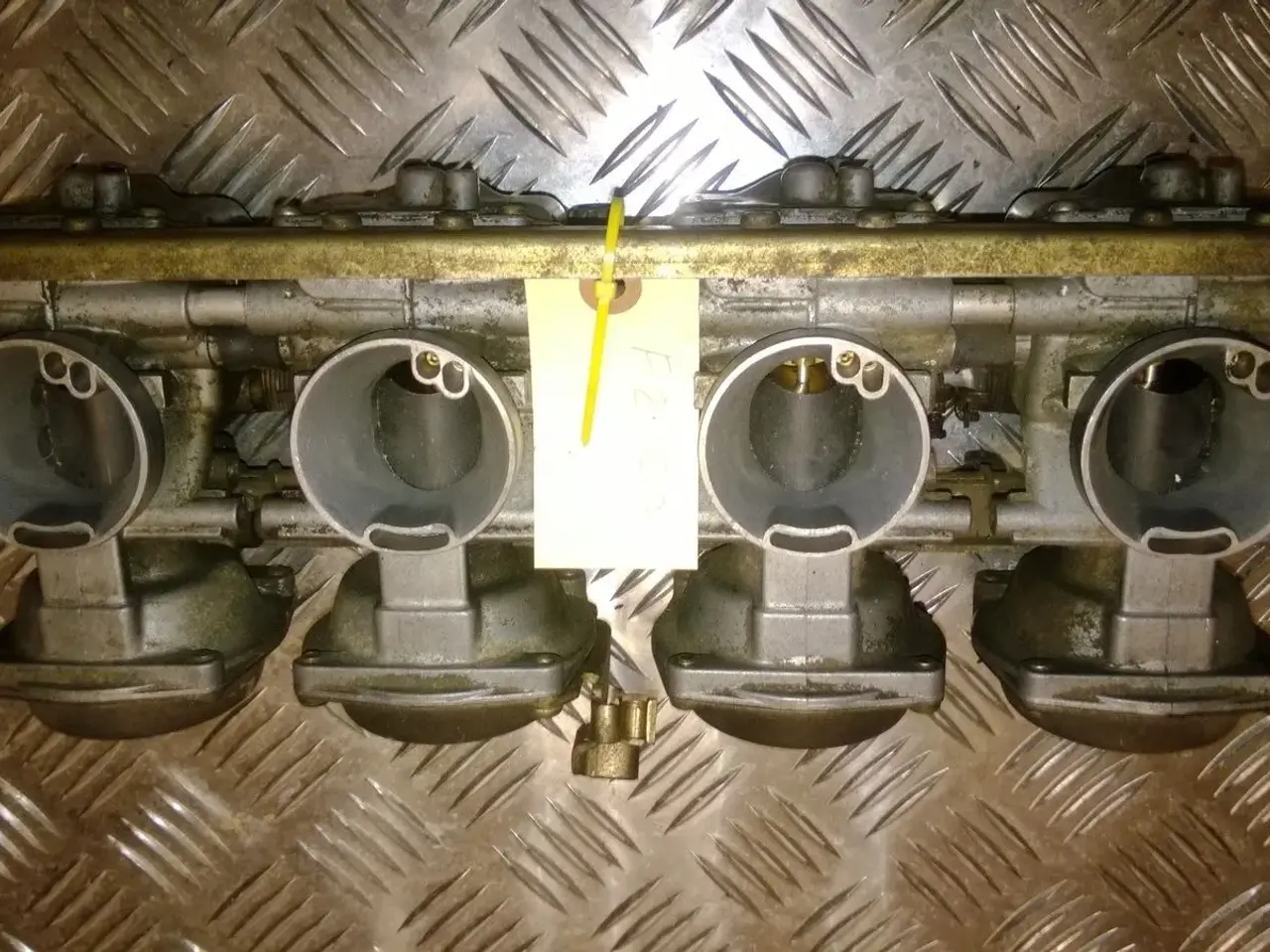 Billede 1 - Yamaha FZ 750 karburatoere