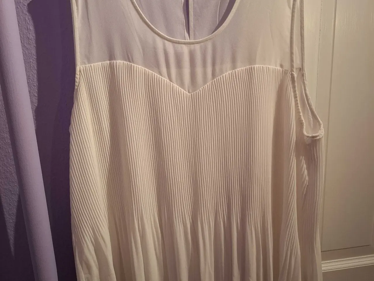 Billede 1 - Flot hvid bluse perfekt til sommer
