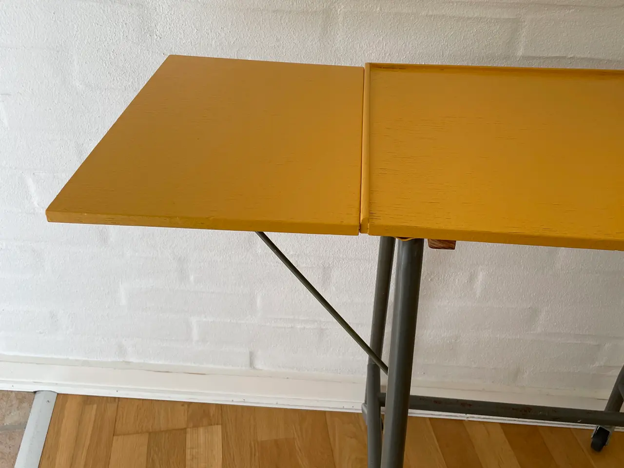 Billede 3 - Retro gult rullebord i industriel stil