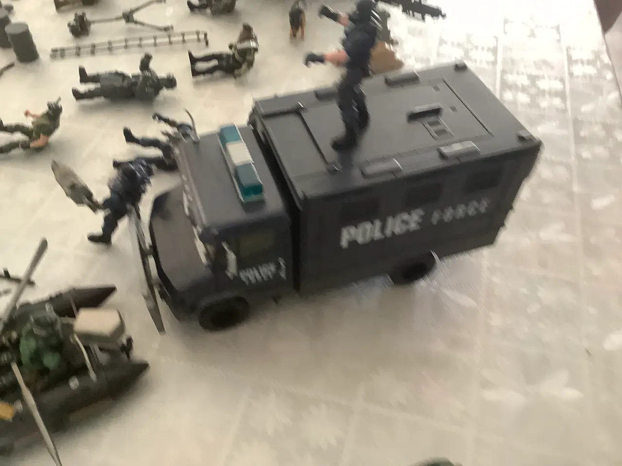 Billede 3 - SWAP - politilegetøj