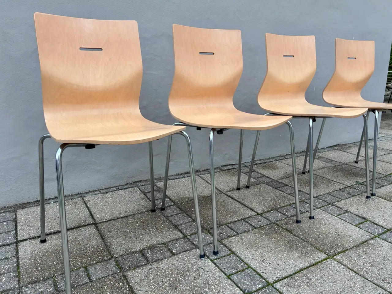 Billede 5 - 4 flotte stabelstole i lyst bøgetræ og krom